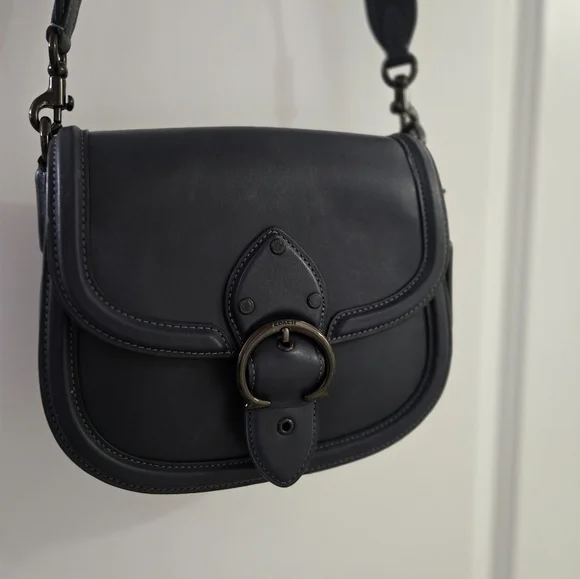 Elegant Navy Blue Leather Saddle Bag - Picture 2 of 8